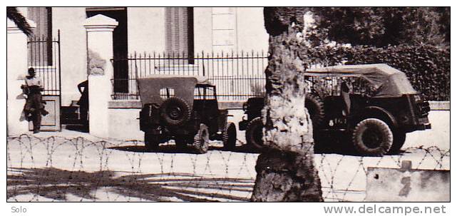 SAINT LEU - La Place Des Ecoles (Barbelés Militaires Devant) - Saint Leu La Foret