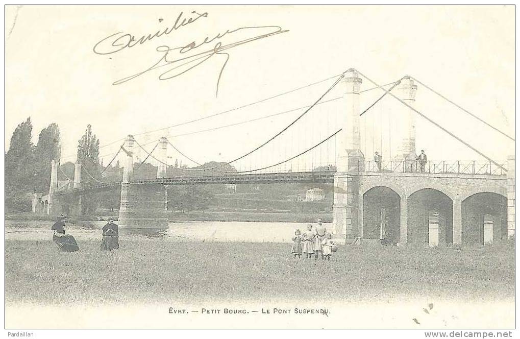 91.  EVRY.  PETIT BOURG.  LE PONT SUSPENDU.  GROS PLAN.  ENFANTS.  ANIMATION.  DOS NON DIVISE. 1904. - Evry