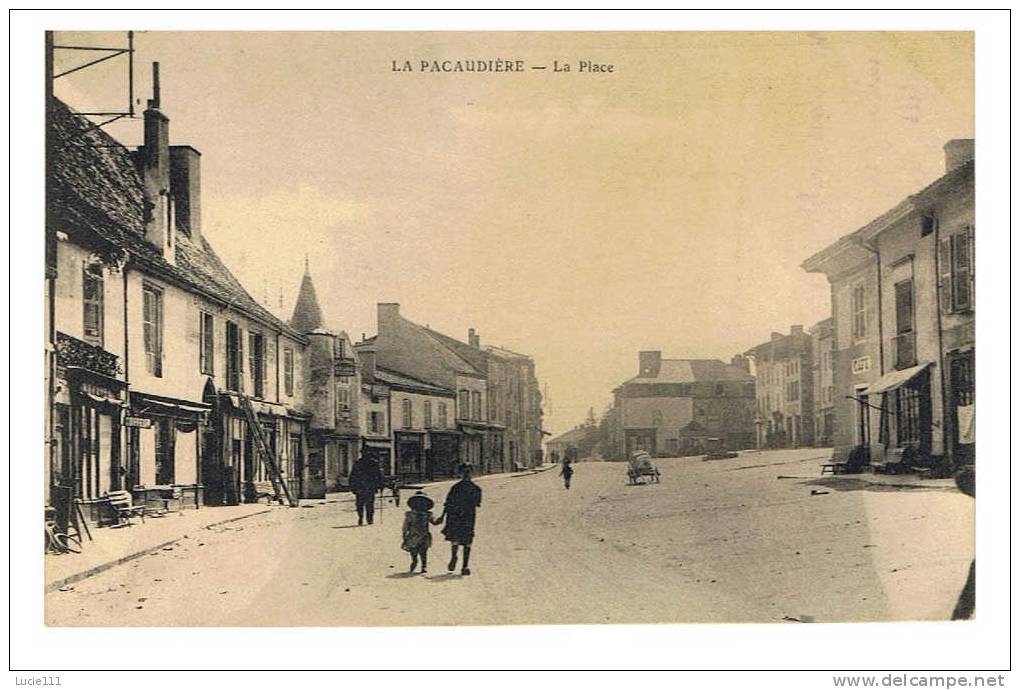 La Place - La Pacaudiere