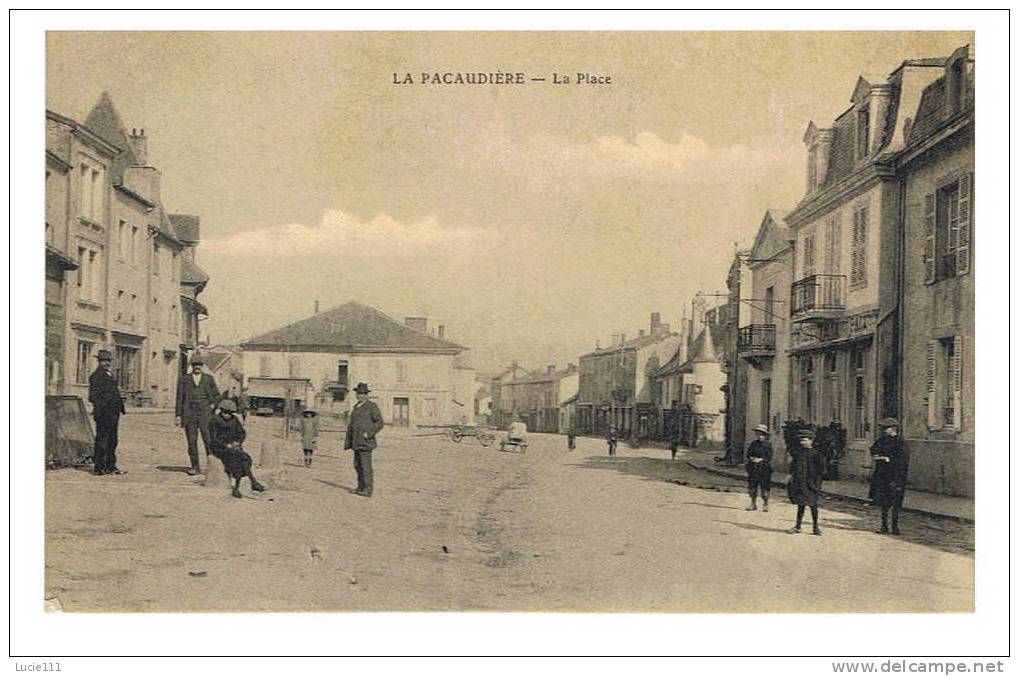 La Place - La Pacaudiere