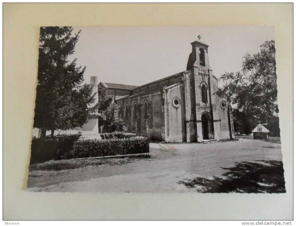 Rochemaure: Le Monument Aux Morts Et L´église - Rochemaure