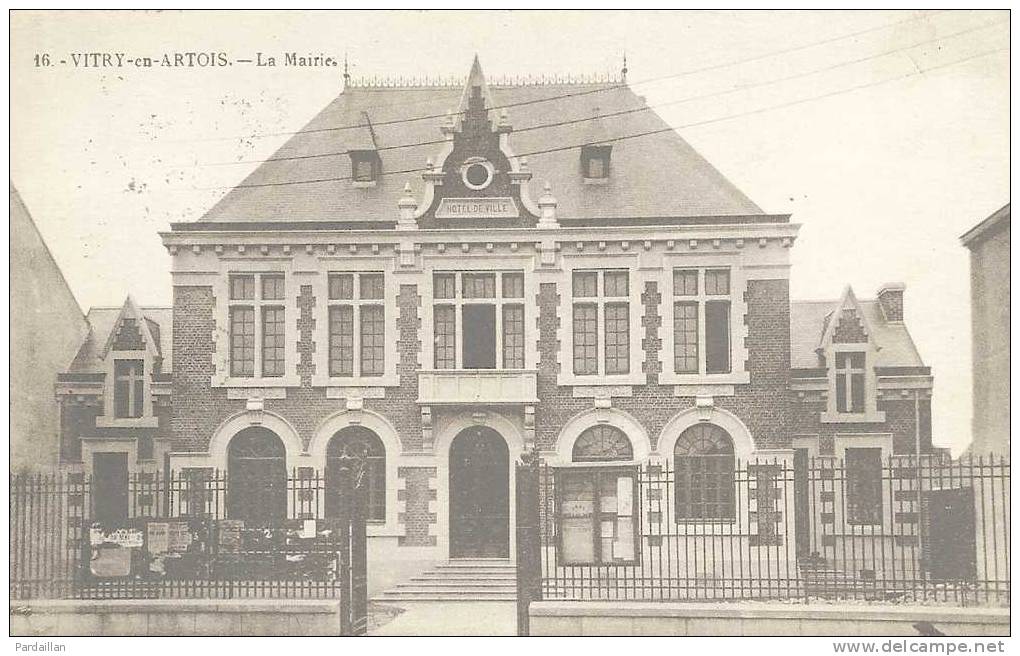 62.  VITRY-EN-ARTOIS.   LA MAIRIE.  TRES GROS PLAN. - Vitry En Artois