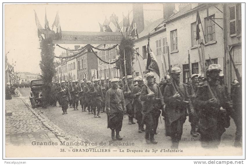 CPA GRANDES MANOEUVRES DE PICARDIE - GRANDVILLIERS - DRAPEAU DU 39E D'INFANTERIE - Manovre