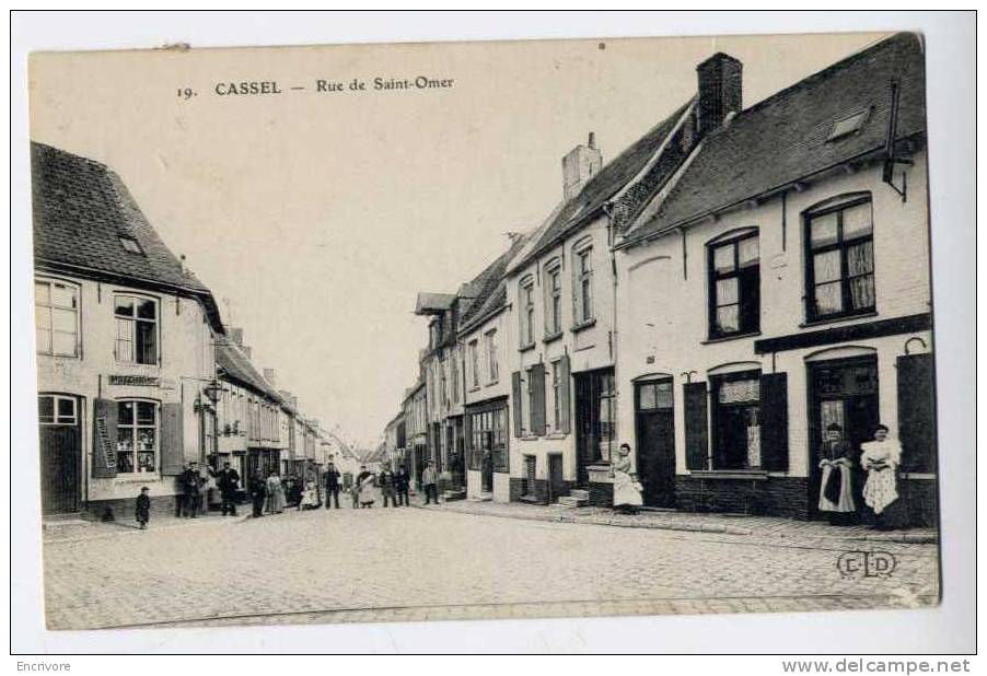 Cpa CASSEL Rue De Saint Omer - Indiqué " Tramway " Sur La 1ere Maison - Population A La Pose  ELD 19 - Cassel