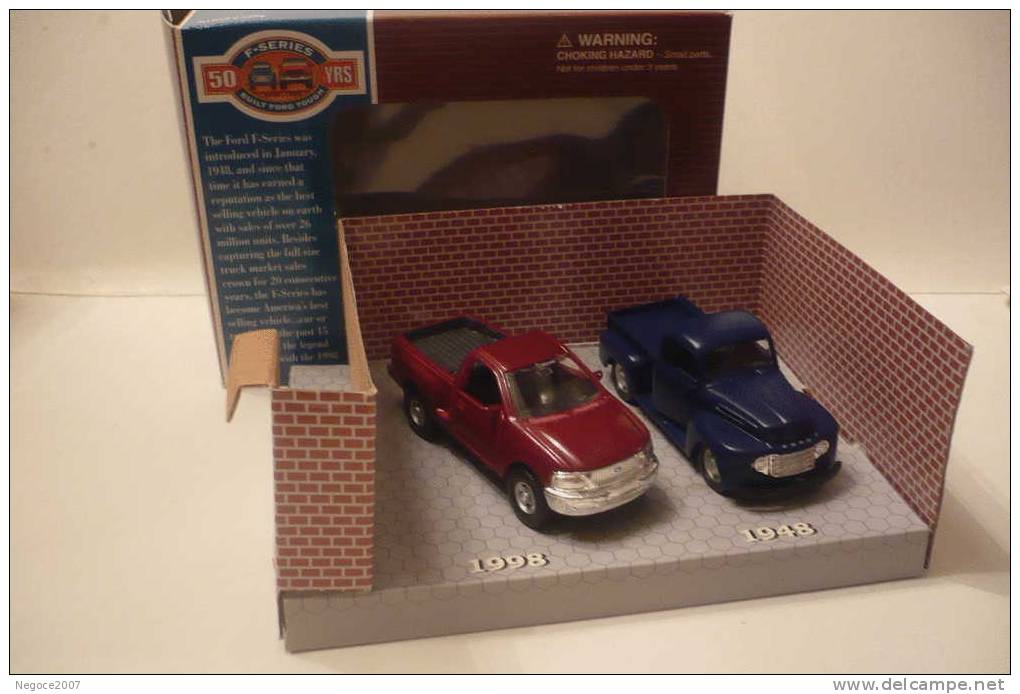 MAISTO: COFFRET DES 50 ANS DE FORD TRUCK  ( 1948/1998 ) - Maisto