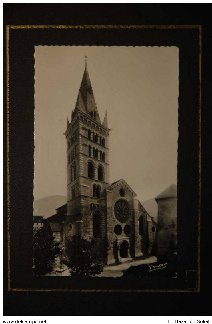 CP, 05, EMBRUN LA CATHEDRALE 12 EME SIECLE - Embrun