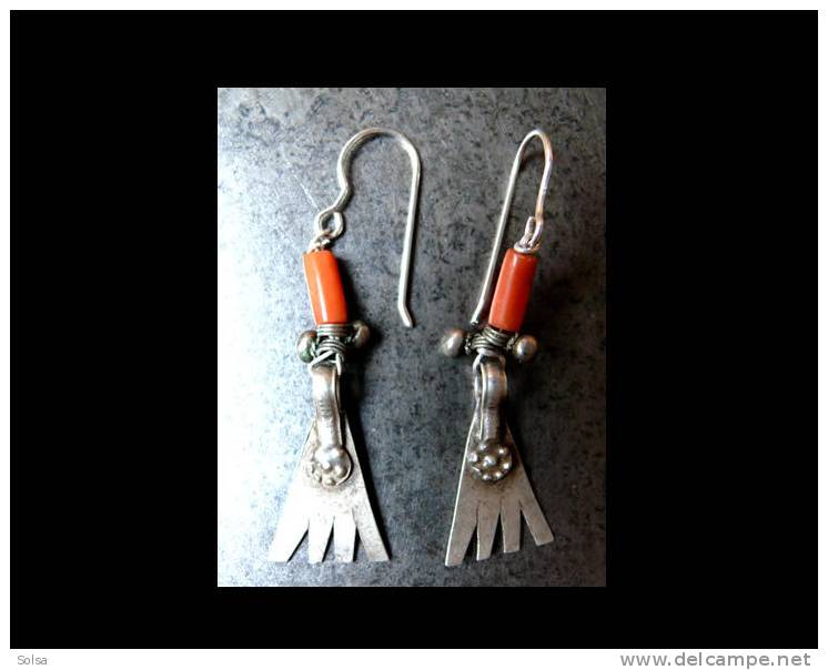 Boucles D´oreille Bédouines En Argent Et Corail Anciens  / - Ethniques