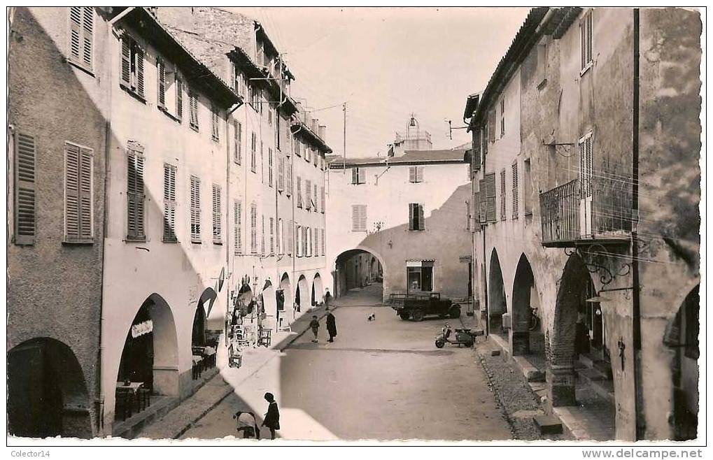 BIOT  PLACE DES ARCADES - Biot