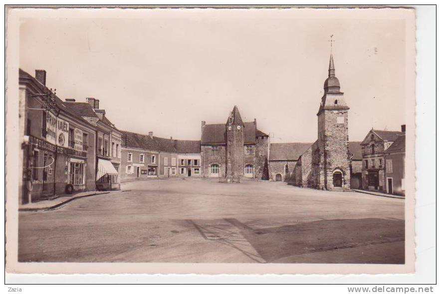 72.031/ BOULOIRE - La Place. Le Vieux Chateau Et L´église (cpsm N°7975) - Bouloire