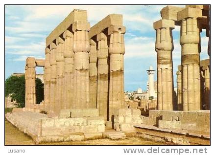 Papyrus Columns In Luxor Temple, Colonnes En Forme De Papyrus Au Temple De Louxor - Luxor