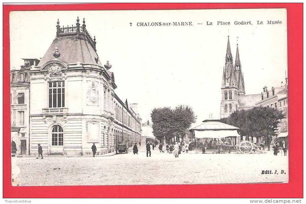 CPA 51  No7 CHALONS SUR MARNELA PLACE GODART LE MUSEE MORE CHEAP FRANCE +PAS DE CALAIS LISTED - Châlons-sur-Marne