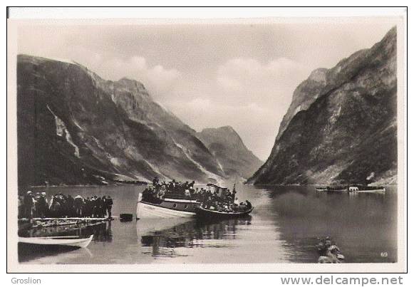 OLDENVAND (NORVEGE) 69  CARTE PHOTO EMBARCATIONS ET PONTON ANIME - Norvège