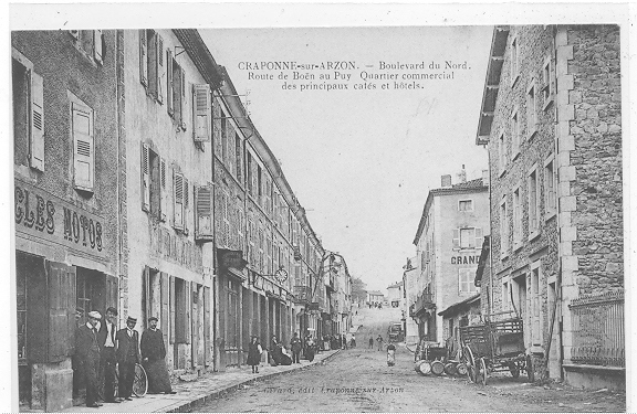 43 // CRAPONNE SUR ARZON, Boulevard Du Nord, Route De Boen Au Puy, Quartier Commercial Des Principaux Cafés Et Hotels, A - Craponne Sur Arzon