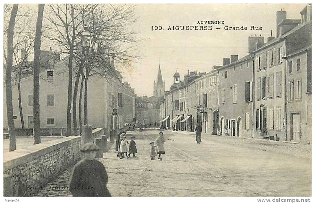 CPA  63  AIGUEPERSE 1915 Grande Rue  Très Animée N° 100  Ed  F. Bérillon   Auvergne - Aigueperse