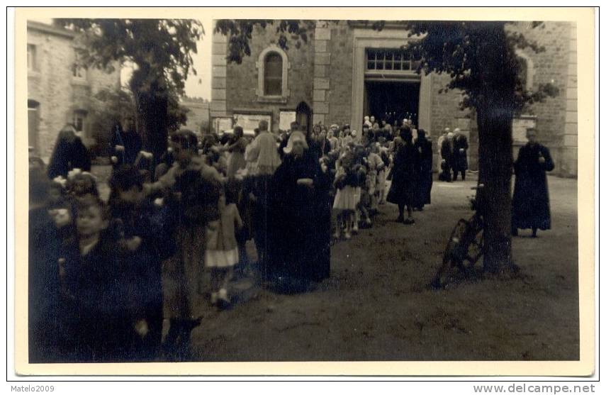 EREZEE (6997) Mission Mariale 1950 ( Devant L'église  ) - Erezée