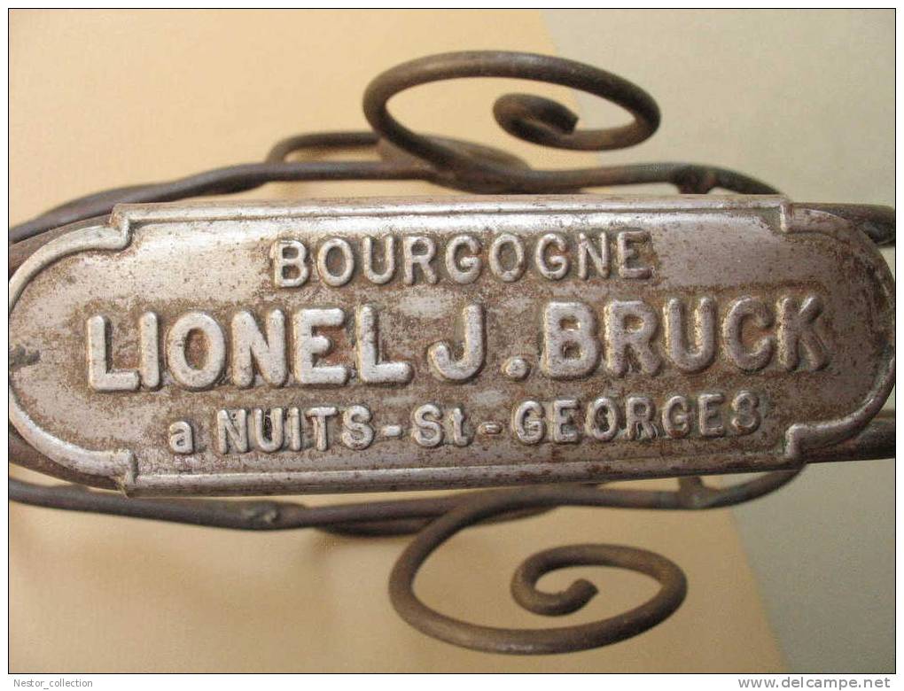 Porte bouteille publicitaire ancien Bourgogne Nuits st Georges Lionel J Bruck