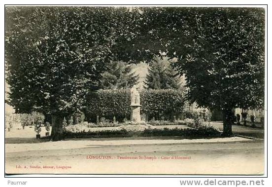 Longuyon   Cour D'honneur Du  Du Pensionnat De St Joseph - Longuyon