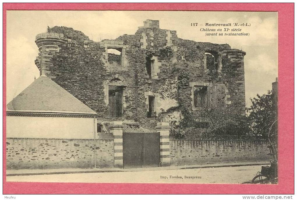 MONTREVAULT - Chateau Du XI° Siècle - 2 CP  - 1 CP Avant Sa Restauration Et 1 CP Après Restauration - Montrevault