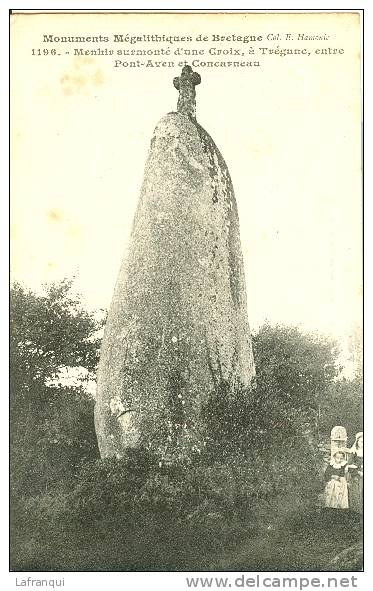 Finistere -ref B565-monuments Megalithiques De Bretagne -menhir Surmonte D Une Croix A Tregunc - Trégunc