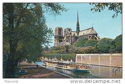 France.Paris. Quai De La Seine Et Abside De La Cathédrale Notre-Dame. Bateau Mouche. GUY - Notre Dame Von Paris