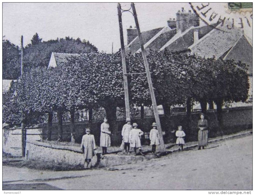 Le CHATELET-en-BRIE - Place De La Fontaine - Animée - Le Chatelet En Brie