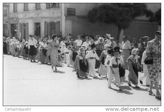 VAR 83 LE BEAUSSET  VAR  Fête De La SAINTE ELOI  CARTE PHOTO Défilé Avec Les Enfants En Costume Provençal - Le Beausset