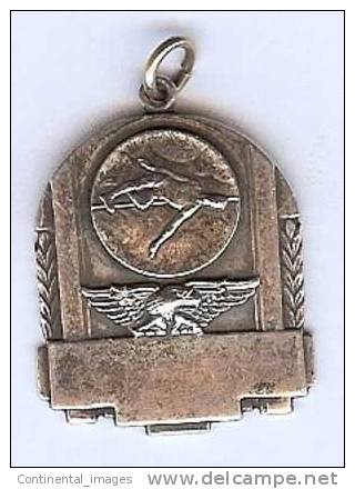 MEDAILLE SPORTIVE/ SAUT En HAUTEUR/ ARGENT/ SIGNEE - C 00 1254 - - Athlétisme