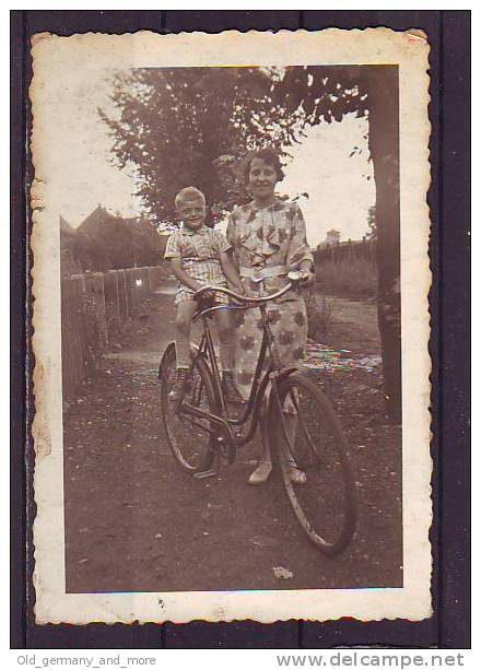 Schönes Foto  Mutter Und Sohn Mit Fahrrad - Cyclisme