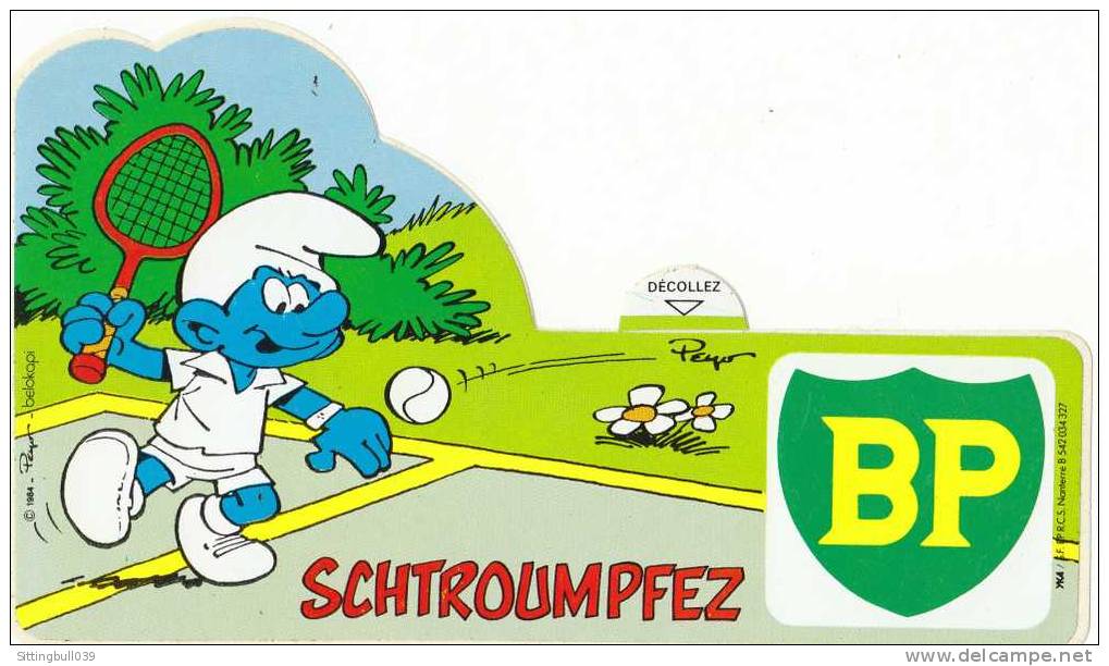 PEYO. Le Schtroumpf Tennisman. Autocollant Pub 1984. Schtroupfez Avec Les STATIONS BP. Rare ! - Autocollants