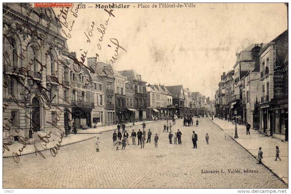 MONTDIDIER  PLACE DE L HOTEL DE VILLE   CIRC 1913    EDIT L VALLEE /  133 - Montdidier