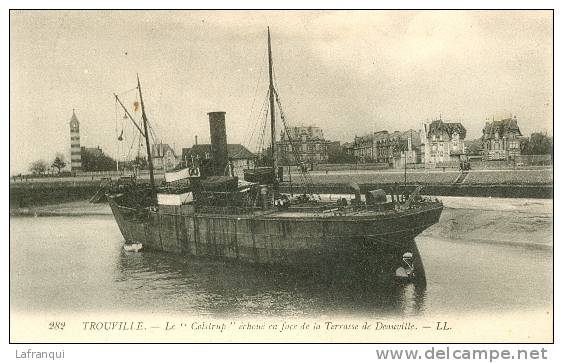 Calvados - Ref D27- Trouville - Le Colstrup *echoue En Face De La Terrasse De Deauville -theme Bateaux- Carte Bon Etat - - Deauville