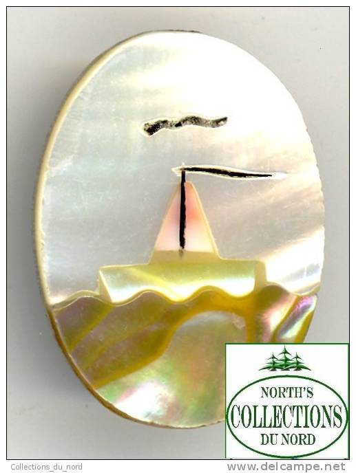 Hand Made Mother Of Perl Sailboat Brooch / Broche Fait Main Voilier Nacre - Spille
