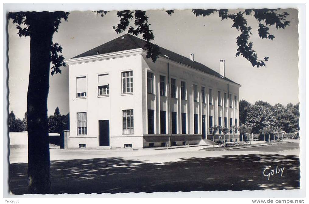 Fontenay Le Comte -env 1955-60-- Hôtel Des Postes - Cpsm Pt Format  N° 16 éd Artaud - Fontenay Le Comte