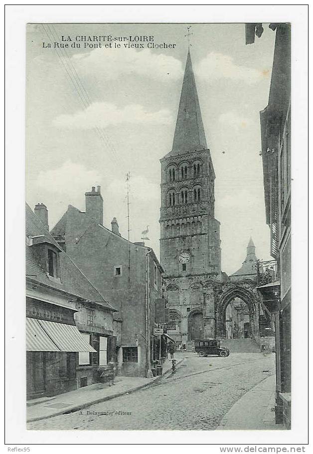 LA CHARITE SUR LOIRE - La Rue Du Pont Et Le Vieux Clocher - La Charité Sur Loire