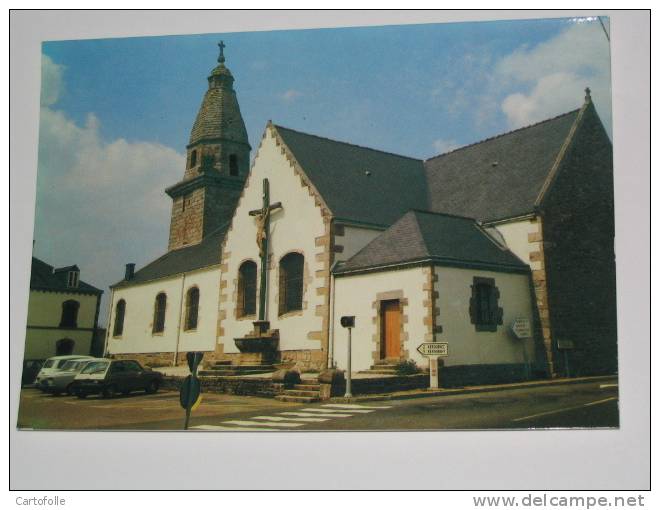 LOT 401 ( Achat Direct)    Erdeven  L´église  (vue Les Voitures Années 80/85 ) - Erdeven