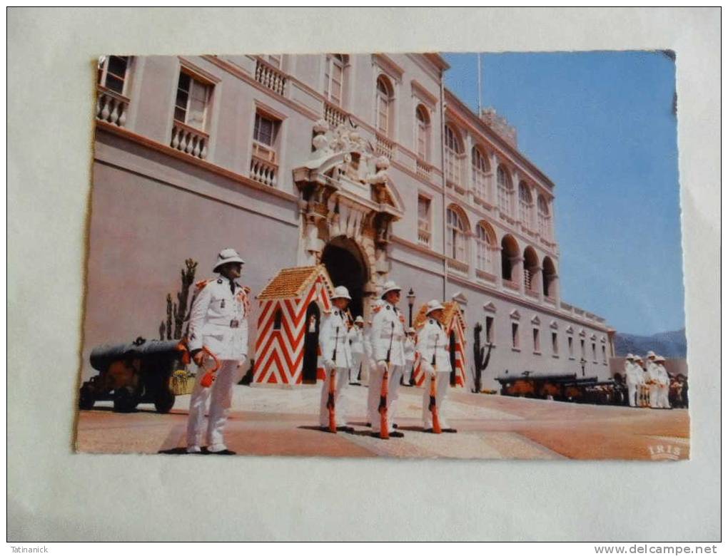 Monaco: La Relève De La Garde Princière Devant Le Palais - Palais Princier