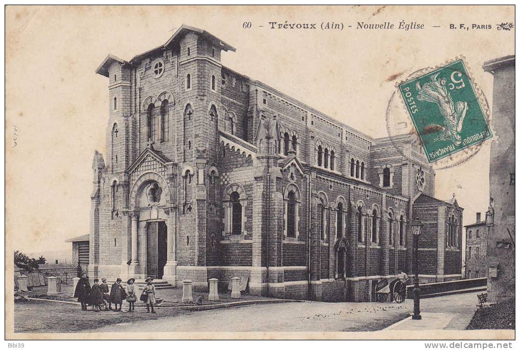 TREVOUX.  _  Nouvelle Eglise. Groupe D'enfants Devant L'Eglise. Homme Et Voiture à Bras. - Trévoux