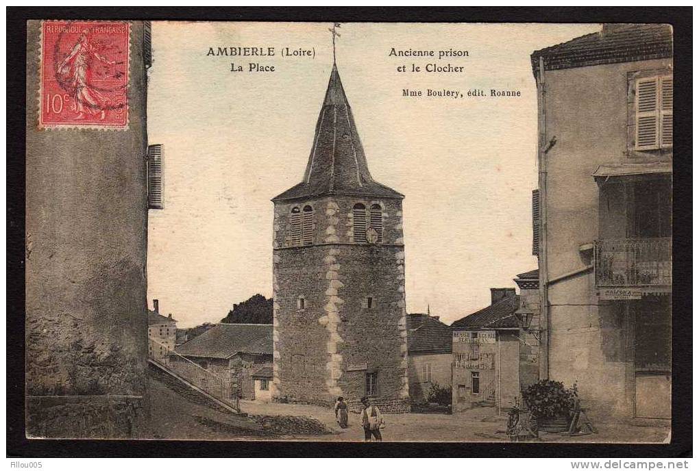 42.   AMBIERLE.  ( LOIRE ) .   LA PLACE. L´ANCIENNE PRISON ET LE CLOCHER...............C447 - Autres & Non Classés