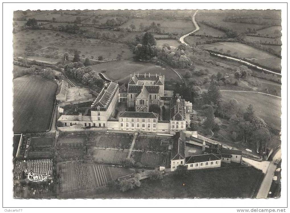 Lassay-les-Châteaux (53) : Vue Aérienne De La Communauté De Saint-Fraimbault Env 1950. - Lassay Les Chateaux