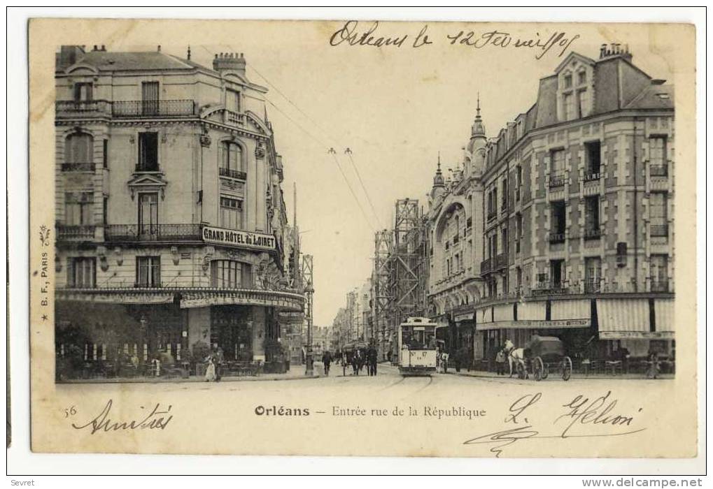 ORLEANS  - Entrée De La Rue De La République. Commerces Et Animation. - Orleans