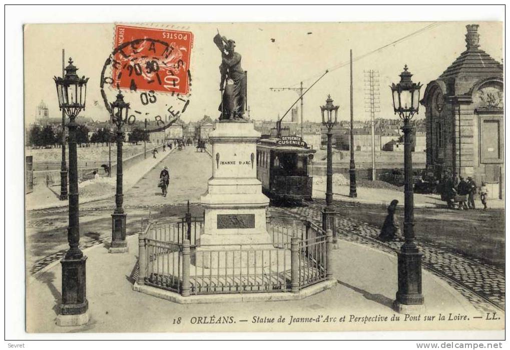 ORLEANS - La Statue De Jeanne D´Arc Et Persective Du Pont Sur La Loire  .  Tram. - Orleans