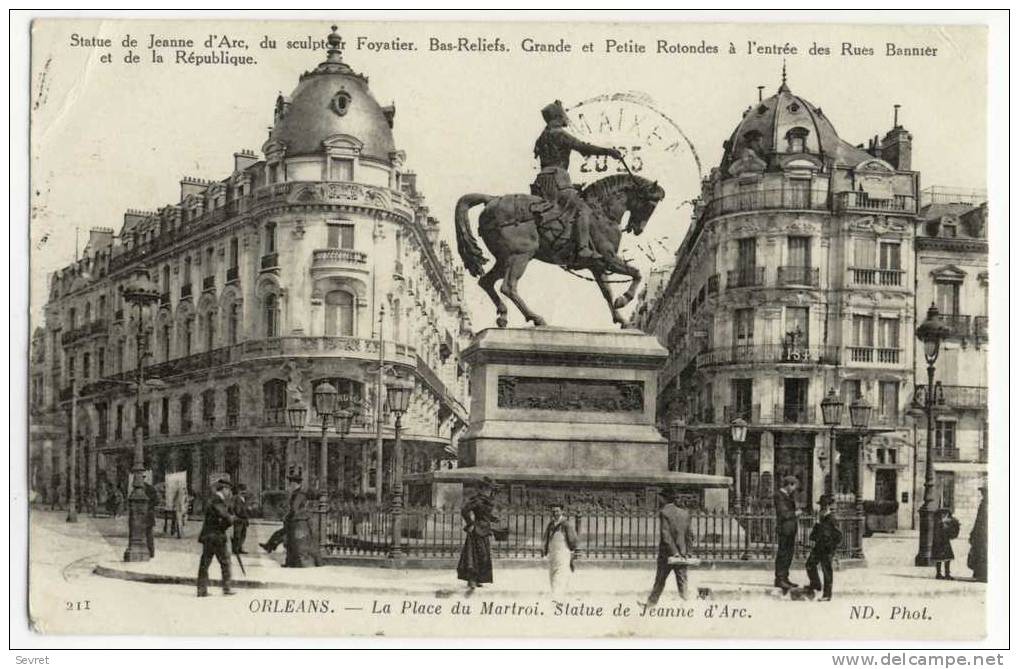 ORLEANS -Statue De Jeanne D'Arc Et Entrée Des Rues Bannier Et De La République. - Orleans