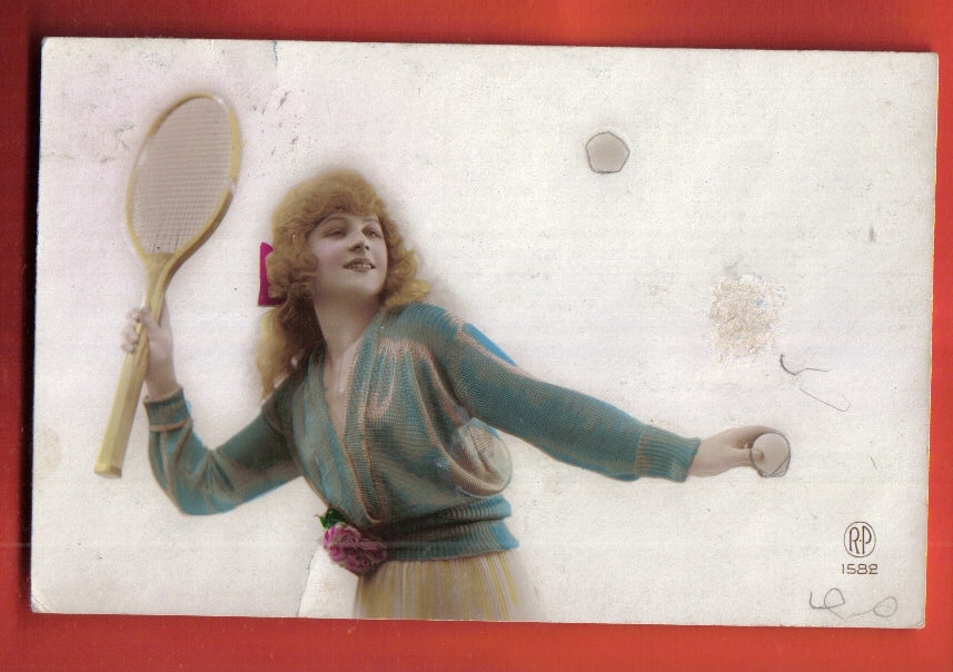 AF066 Joueuse Tennis,raquette,balle.Tenniswoman.Cachet Territet (?)1923 Fantaisie.RP1582.Taches Visibles - Tennis