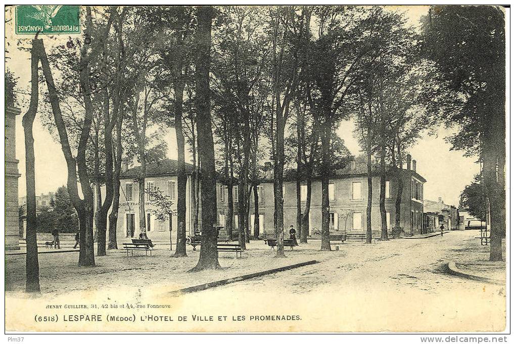 LESPARRE MEDOC - Hotel De Ville Et Les Promenades - Lesparre Medoc