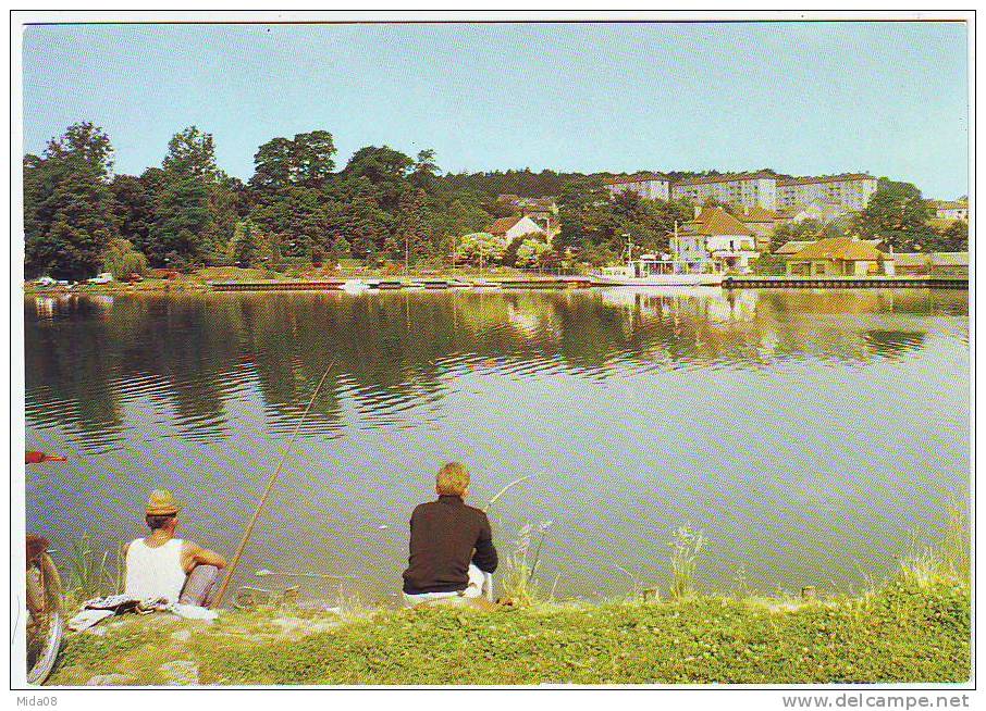 57. CREUTZWALD. LE PLAN D'EAU . PECHEURS. - Creutzwald