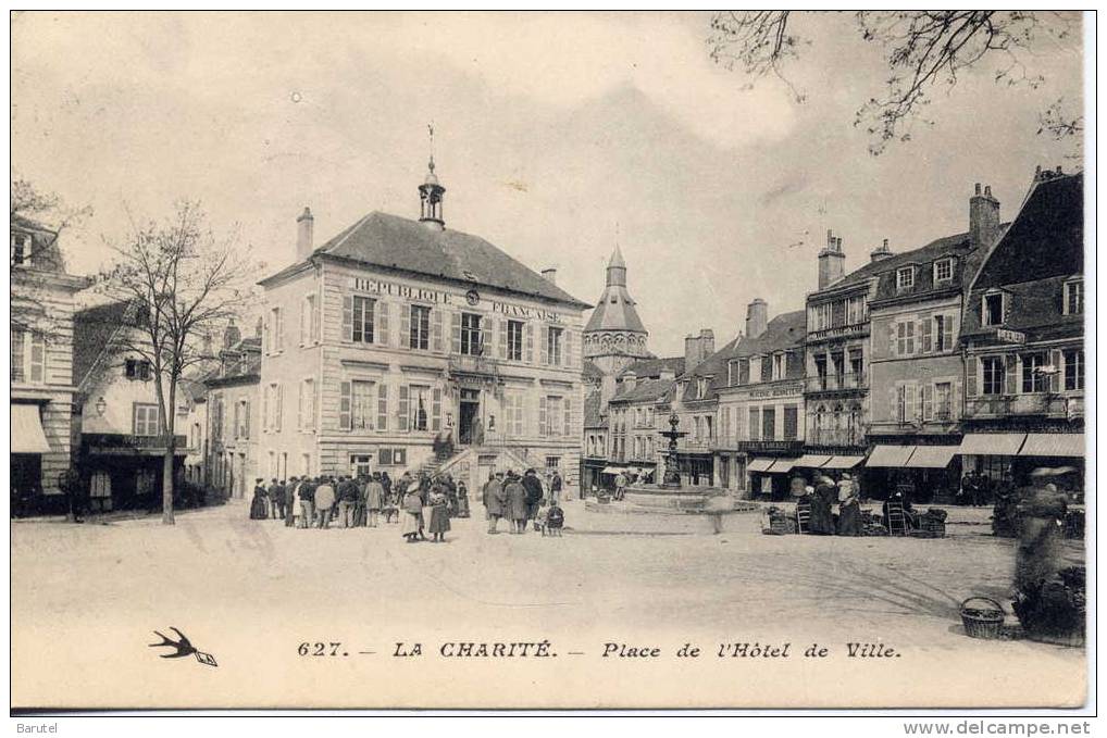 LA CHARITE - Place De L´Hôtel De Ville - La Charité Sur Loire