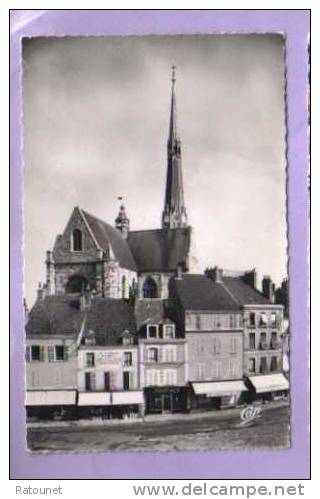 45 - PITHIVIERS - CPSM 27 - Place Du Martroi  église / Armes Munitions Poirier - Pithiviers