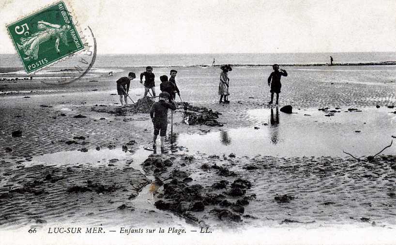 14 LUC SUR MER ENFANTS SUR LA PLAGE - Luc Sur Mer