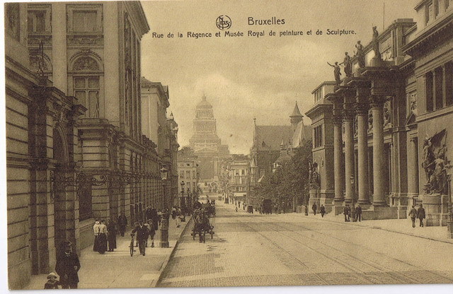 Bruxelles Rue De La Regence Et Musée Royal - Lanen, Boulevards