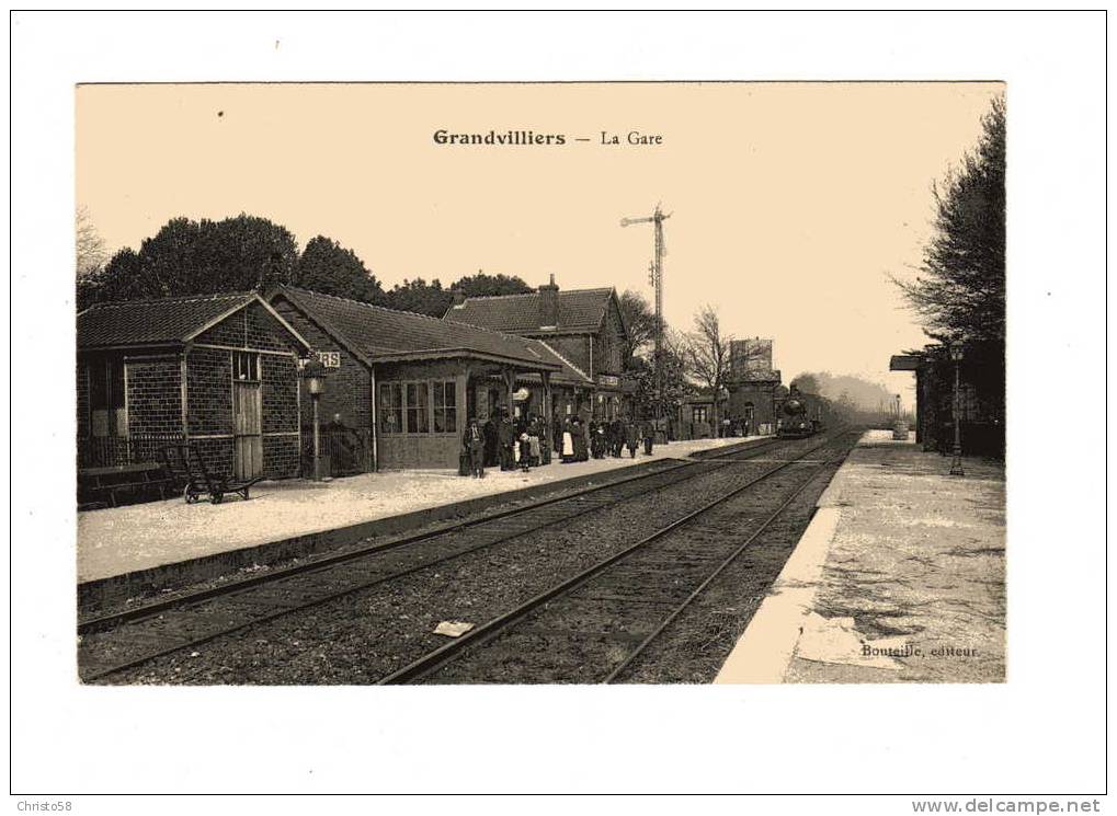 60  GRANDVILLIERS La Gare  Animée TRAIN - Grandvilliers